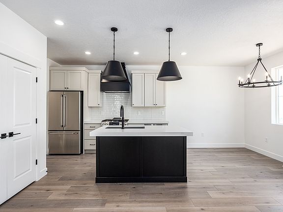 5th image of 6021 N Fairview Dr #233