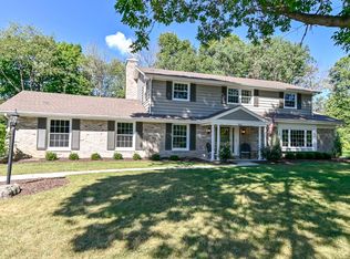 9601 N Courtland Dr, Mequon, WI 53092