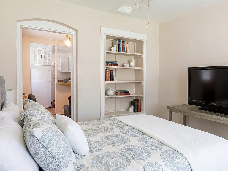 1374 S York St — Photo 11