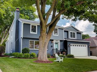 2618 N 94th St, Wauwatosa, WI 53226