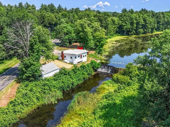 23 School St, Granby, MA 01033