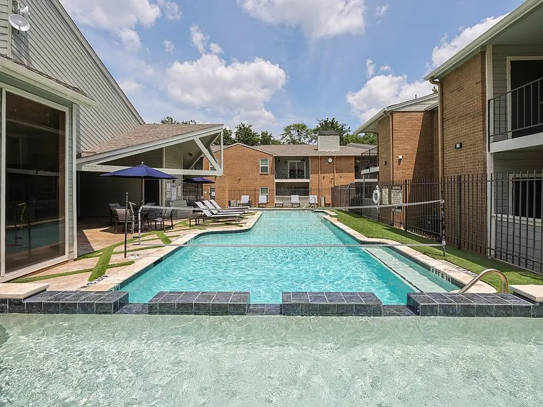 Deerwood Apartments — Photo 16