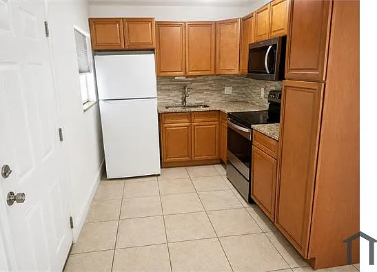 3 bed, $1,500 — Photo 2