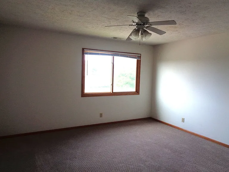 5418 W Redberry Ln — Photo 8