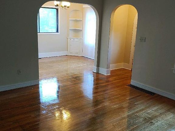 4th image of 5545 N Burrage Ave