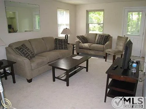 3351 Oakleaf Dr photo 1