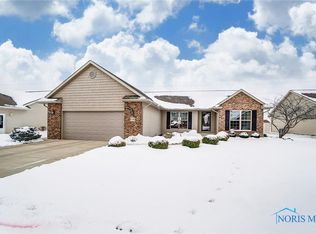 1183 Homestead Dr, Findlay, OH 45840