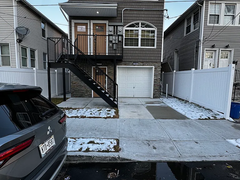 418 38th Bch #1 — Photo 1