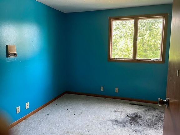 4th image of 160 W Maple St