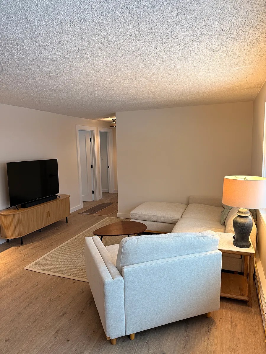 Building Photo - 61 Lakeview Dr #61B