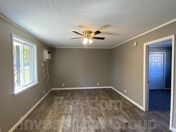 5th image of 248 S Magnolia St