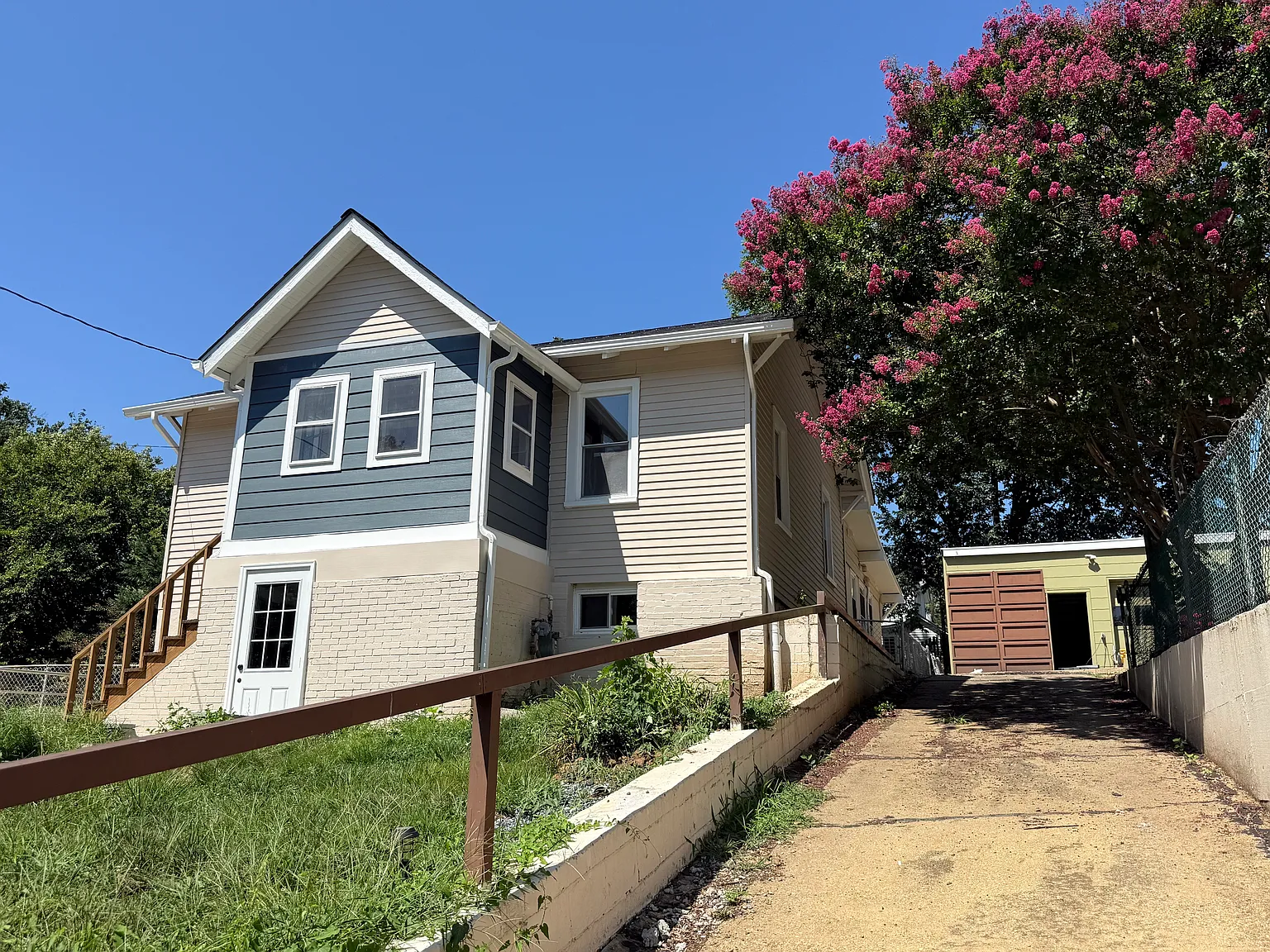 3 bed, 1260 sqft, $3,050 — Photo 2