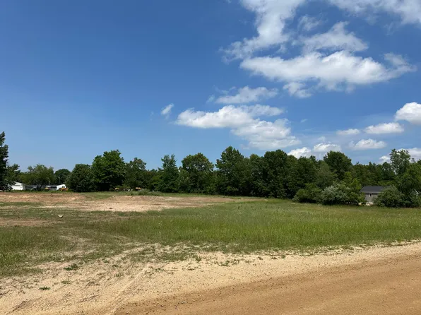 4441 E Hogan Rd, Pentwater, MI 49449