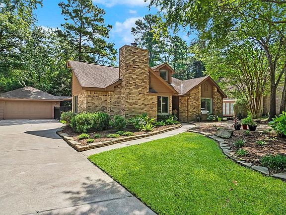 Beautiful landscaping and lush grass set off the freshly power washed brick and driveway. Fresh paint on the garage doors and ex