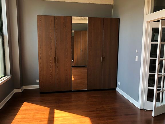 5th image of 633 S Plymouth Ct APT 1208