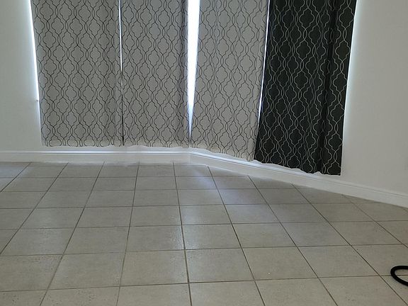 4th image of 1701 NE 191st St #104