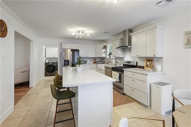 3 bed, 2.0 bath, 1900 sqft, $3,000 — Photo 3