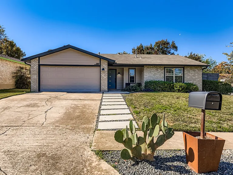 2819 Nordham Dr — Photo 2