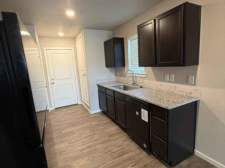 6720 Stake Ave — Photo 4