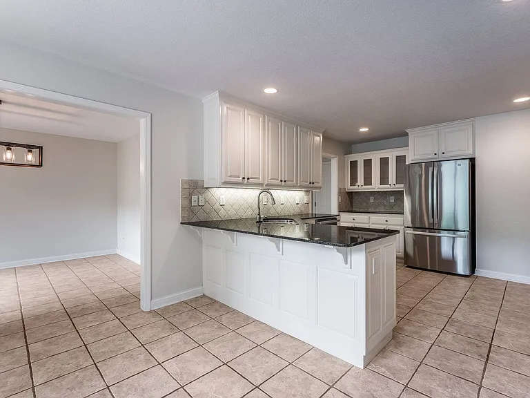 32 Latshaw Dr — Photo 10