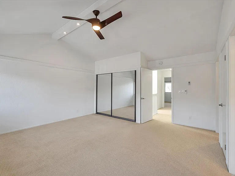 4 W Harbor Dr — Photo 31