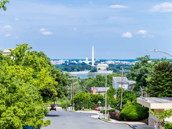 1332 N Oak St, Arlington, VA 22209