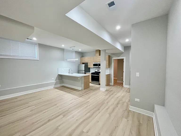 2127 S Marshall Blvd #B — Photo 6