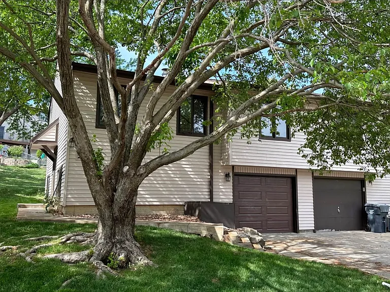 2123 Southwood Pl — Photo 1