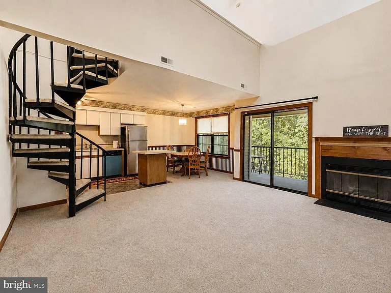 19 Summit Ct — Photo 4