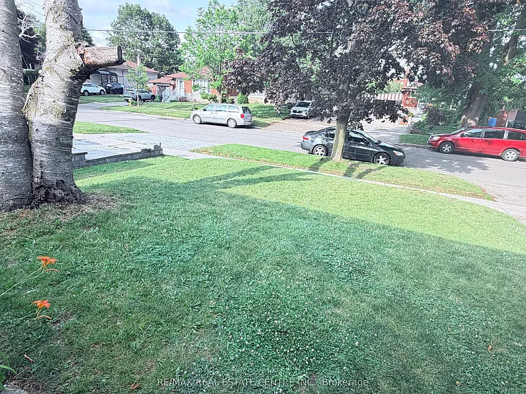 52 Sharbot Ave — Photo 14
