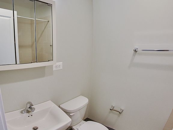 4th image of 2519 1/2 N Lincoln Park W #A2
