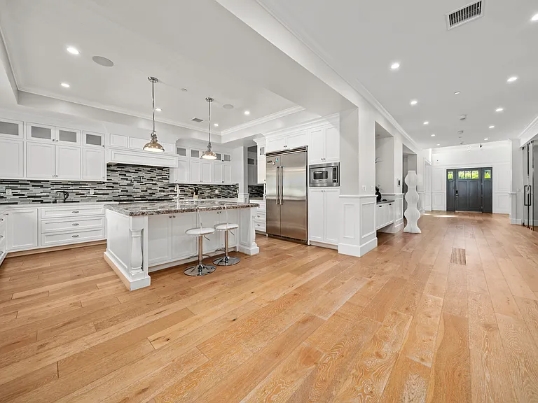 12439 Kling St — Photo 15