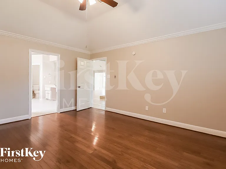 2303 Prestwick Dr — Photo 10