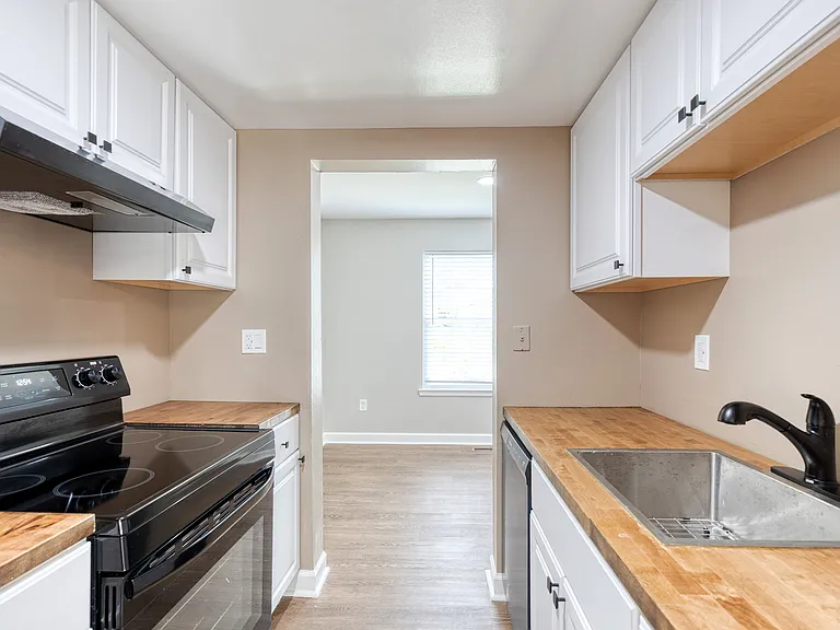 1869 Robin Ct — Photo 6