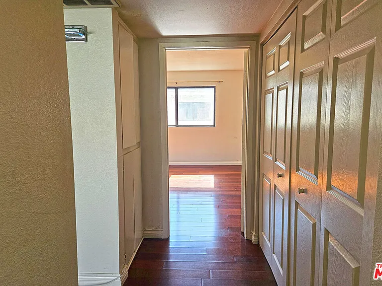 13243 Vanowen St #3 — Photo 17