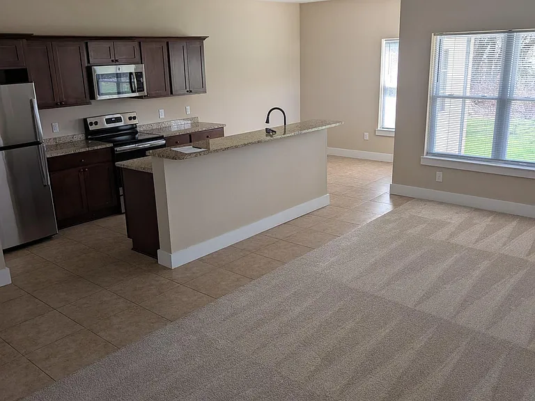 S15W22189 Overlook Ct — Photo 2