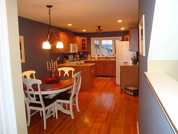 4th image of 4015 Thomas Paine Way