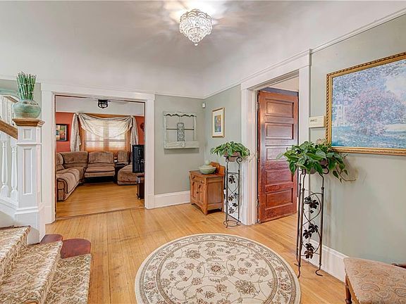 5th image of 1458 Clarence Ave