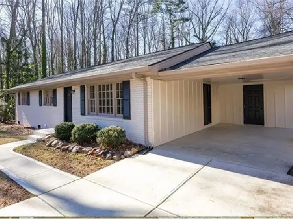 5689 Woodland Dr, Acworth, GA 30102