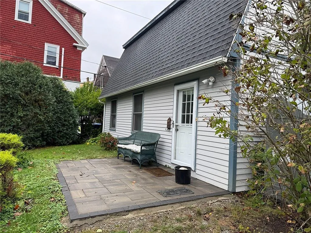 2 bed, 2.0 bath, 1400 sqft, $3,000 — Photo 2