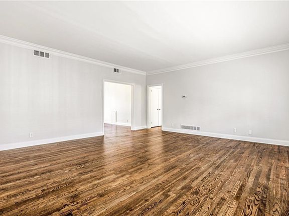 3rd image of 3694 Peachtree Rd NE APT A4