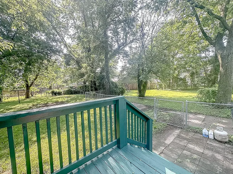 219 S Florence Ave — Photo 16