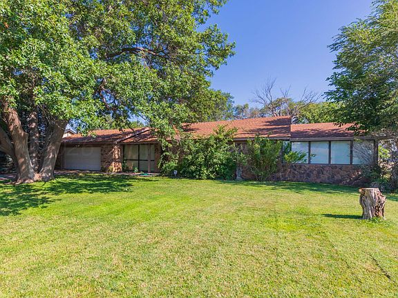 3rd image of 410 Creekside Dr