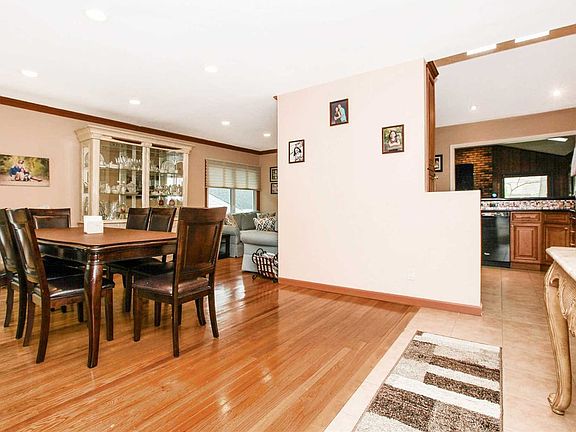 4th image of 456 Spruce Ln