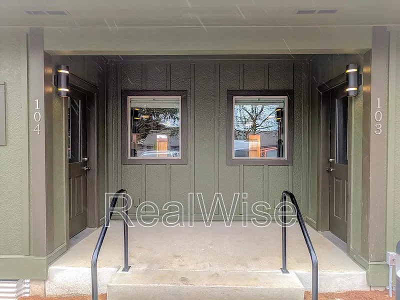 2 bed, 1.0 bath, 1011 sqft, $1,650 — Photo 2