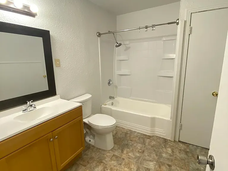 828 Burleson St #B — Photo 9