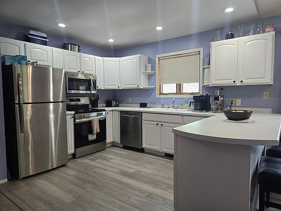 3rd image of 2681 Pine Pl