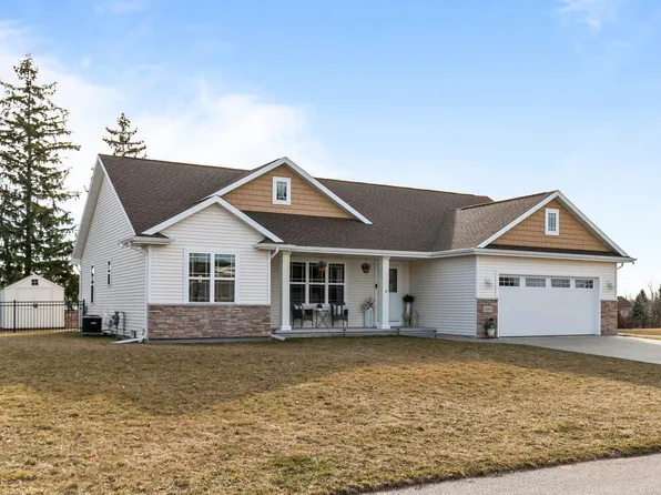 N2306 Holy Hill Dr, Greenville, WI 54942