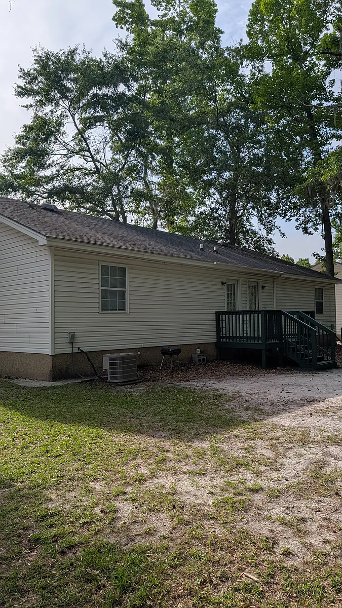 Building Photo - 813 Ash Street Ext