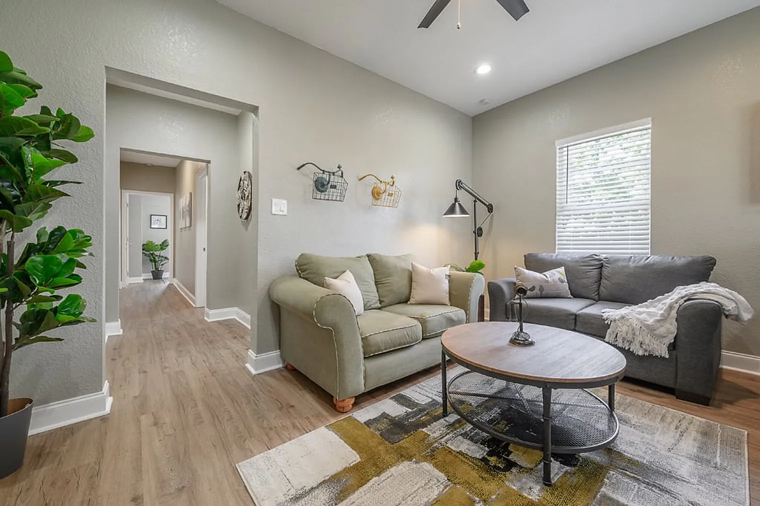 2 bed, 1.0 bath, $3,139 — Photo 3